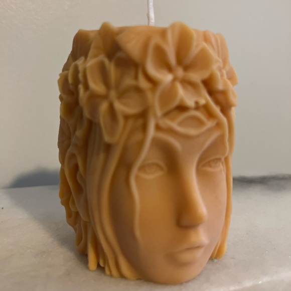 Majestic Lady Candle - Rose Petal Scent - Picture 4 of 4